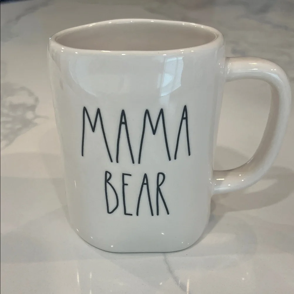 Cute. MAMA🐻 Rae Dunn Mug..
